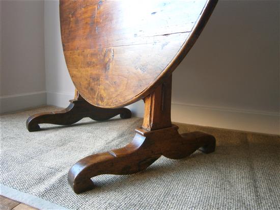 A 19th century French Vendange dining table in pine, cherry and oak Diameter 100cm